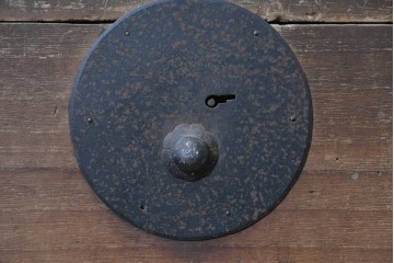 和製アンティーク　大正期　前面桐材　丸金具をあしらった風格あるローチェスト　(R-090615)