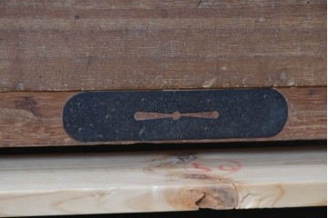 和製アンティーク　大正期　前面桐材　丸金具をあしらった風格あるローチェスト　(R-090615)