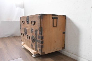 和製アンティーク　大正期　前面桐材　丸金具をあしらった風格あるローチェスト　(R-090616)