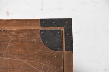 和製アンティーク　大正期　前面桐材　丸金具をあしらった風格あるローチェスト　(R-090616)