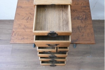 【簡易リペア限定品】　和製アンティーク　明治期から大正期　桐材　大小の引き出しと素朴な金具が味わい深い小引き出し　(R-090617)