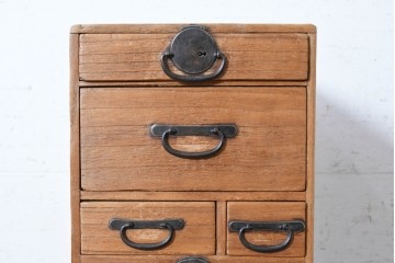 【簡易リペア限定品】　和製アンティーク　明治期から大正期　桐材　大小の引き出しと素朴な金具が味わい深い小引き出し　(R-090617)