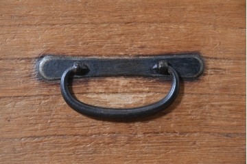 【簡易リペア限定品】　和製アンティーク　明治期から大正期　桐材　大小の引き出しと素朴な金具が味わい深い小引き出し　(R-090617)