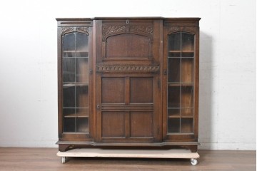 イギリスアンティーク　1920年から1930年頃　L. Marcus Ltd.(L.マーカス社)　彫刻とガラス扉がクラシカルなサイドバイサイドビューローブックケース　(R-090622)