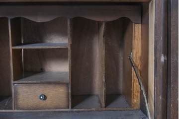 イギリスアンティーク　1920年から1930年頃　L. Marcus Ltd.(L.マーカス社)　彫刻とガラス扉がクラシカルなサイドバイサイドビューローブックケース　(R-090622)