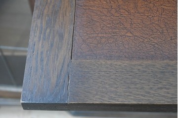 イギリスアンティーク　1920年から1930年頃　L. Marcus Ltd.(L.マーカス社)　彫刻とガラス扉がクラシカルなサイドバイサイドビューローブックケース　(R-090622)
