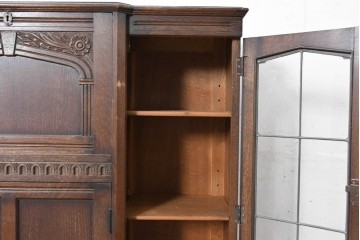 イギリスアンティーク　1920年から1930年頃　L. Marcus Ltd.(L.マーカス社)　彫刻とガラス扉がクラシカルなサイドバイサイドビューローブックケース　(R-090622)