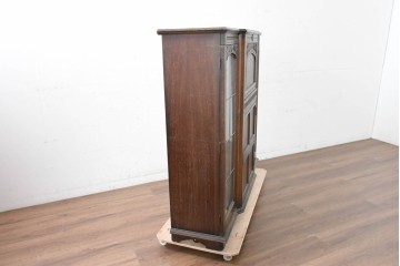 イギリスアンティーク　1920年から1930年頃　L. Marcus Ltd.(L.マーカス社)　彫刻とガラス扉がクラシカルなサイドバイサイドビューローブックケース　(R-090622)