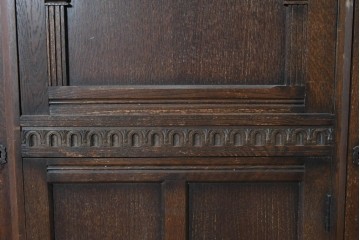 イギリスアンティーク　1920年から1930年頃　L. Marcus Ltd.(L.マーカス社)　彫刻とガラス扉がクラシカルなサイドバイサイドビューローブックケース　(R-090622)