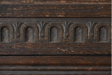 イギリスアンティーク　1920年から1930年頃　L. Marcus Ltd.(L.マーカス社)　彫刻とガラス扉がクラシカルなサイドバイサイドビューローブックケース　(R-090622)