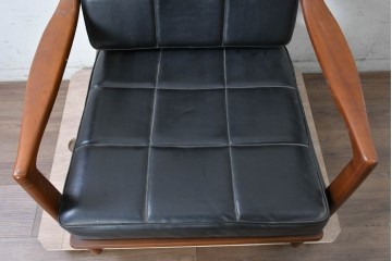 和製ヴィンテージ　オールドカリモク　カリモク家具(karimoku)　合皮製　Kチェア1シーター　艶やかなブラックカラーが美しいイージーチェア　(R-090623)