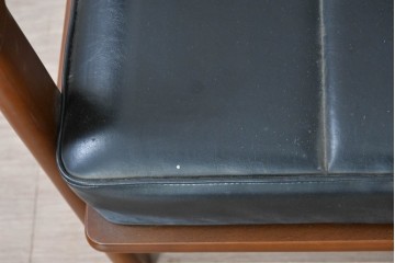 和製ヴィンテージ　オールドカリモク　カリモク家具(karimoku)　合皮製　Kチェア1シーター　艶やかなブラックカラーが美しいイージーチェア　(R-090623)