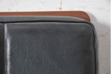 和製ヴィンテージ　オールドカリモク　カリモク家具(karimoku)　合皮製　Kチェア1シーター　艶やかなブラックカラーが美しいイージーチェア　(R-090624)