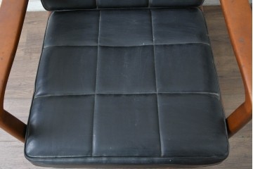 和製ヴィンテージ　オールドカリモク　カリモク家具(karimoku)　合皮製　Kチェア1シーター　艶やかなブラックカラーが美しいイージーチェア　(R-090624)