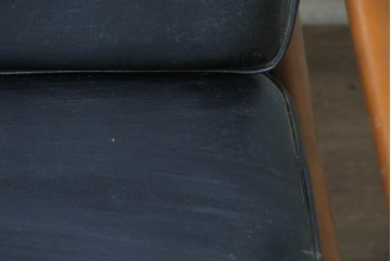 和製ヴィンテージ　オールドカリモク　カリモク家具(karimoku)　合皮製　Kチェア1シーター　艶やかなブラックカラーが美しいイージーチェア　(R-090624)