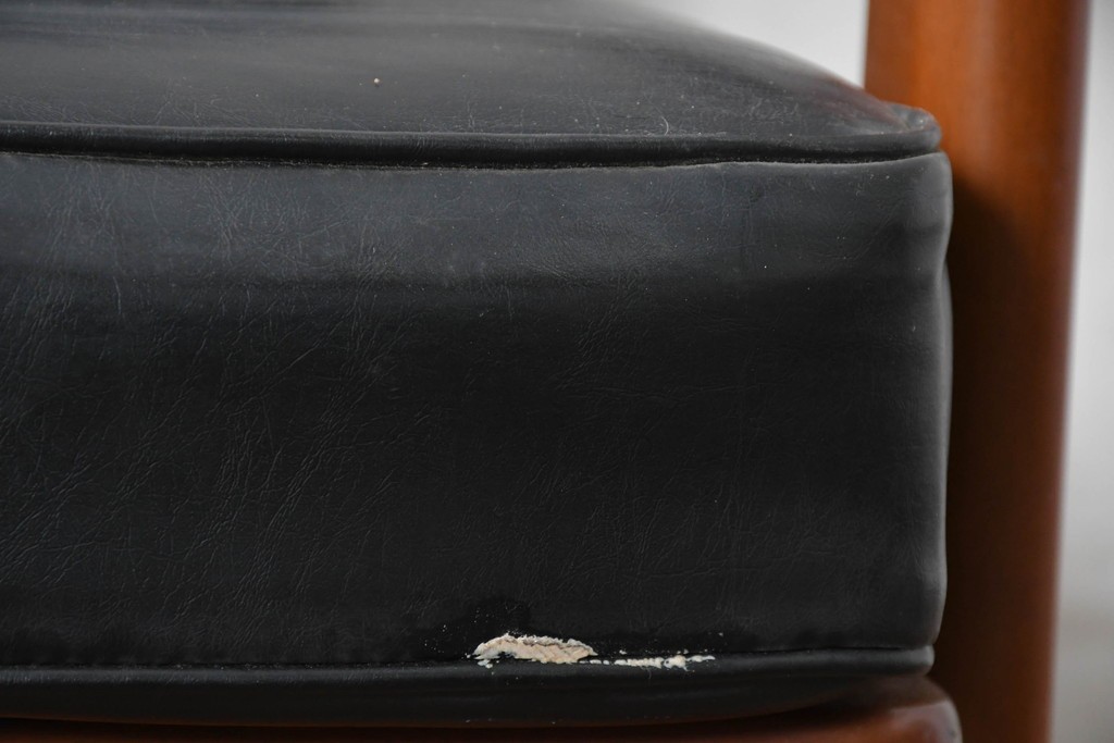 和製ヴィンテージ　オールドカリモク　カリモク家具(karimoku)　合皮製　Kチェア1シーター　艶やかなブラックカラーが美しいイージーチェア　(R-090624)