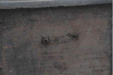 アンティーク　花模様の彫刻と色彩が趣を添える蓋付き木箱　(R-090625)
