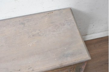 アンティーク　花模様の彫刻と色彩が趣を添える蓋付き木箱　(R-090625)