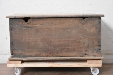 アンティーク　花模様の彫刻と色彩が趣を添える蓋付き木箱　(R-090625)