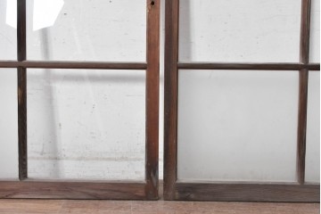 ヴィンテージ建具　昭和中期　素朴な木枠が味わい深いガラス窓2枚セット　(R-090634)