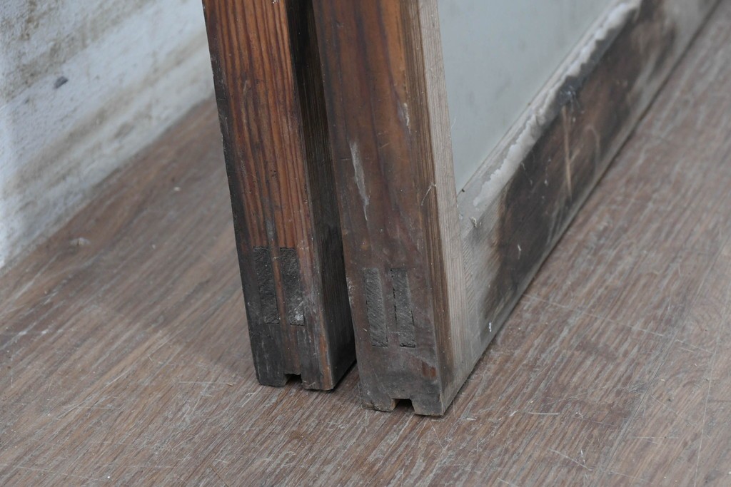 ヴィンテージ建具　昭和中期　素朴な木枠が味わい深いガラス窓2枚セット　(R-090634)