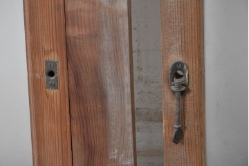 アンティーク建具　昭和初期　すりガラスと木枠がレトロなガラス窓2枚セット　(R-090635)