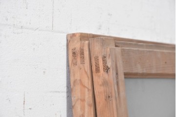 アンティーク建具　昭和初期　すりガラスと木枠がレトロなガラス窓2枚セット　(R-090635)