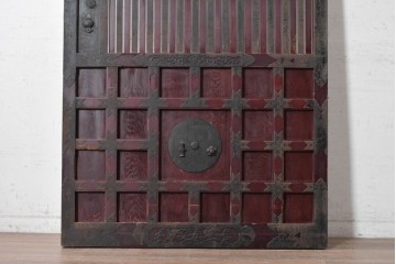 アンティーク建具　明治期　漆塗り　波に兎の図と格子意匠を楽しめる蔵戸1枚　(R-090636)