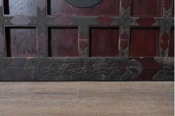 アンティーク建具　明治期　漆塗り　波に兎の図と格子意匠を楽しめる蔵戸1枚　(R-090636)