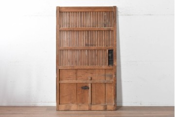 アンティーク建具　明治期　漆塗り　波に兎の図と格子意匠を楽しめる蔵戸1枚　(R-090636)