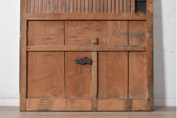 アンティーク建具　明治期　漆塗り　波に兎の図と格子意匠を楽しめる蔵戸1枚　(R-090636)