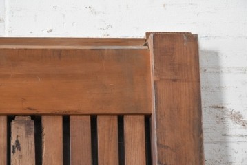 アンティーク建具　明治期　漆塗り　波に兎の図と格子意匠を楽しめる蔵戸1枚　(R-090636)