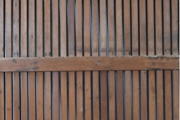 アンティーク建具　明治期　漆塗り　波に兎の図と格子意匠を楽しめる蔵戸1枚　(R-090636)