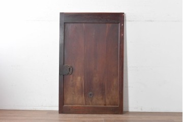 アンティーク建具　明治期　総欅(ケヤキ)材　大きな金具を備えた重厚な蔵戸1枚　(R-090637)