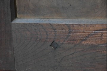 アンティーク建具　明治期　総欅(ケヤキ)材　大きな金具を備えた重厚な蔵戸1枚　(R-090637)
