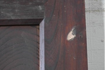 アンティーク建具　明治期　総欅(ケヤキ)材　大きな金具を備えた重厚な蔵戸1枚　(R-090637)