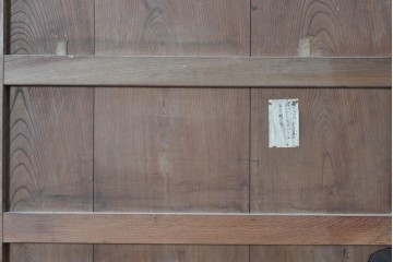 アンティーク建具　明治期　総欅(ケヤキ)材　大きな金具を備えた重厚な蔵戸1枚　(R-090637)
