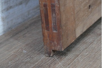 アンティーク建具　明治期　総欅(ケヤキ)材　大きな金具を備えた重厚な蔵戸1枚　(R-090637)