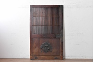 アンティーク建具　明治期　総欅(ケヤキ)材　巾着型の錠前金具が存在感を放つ格子蔵戸1枚　(R-090638)