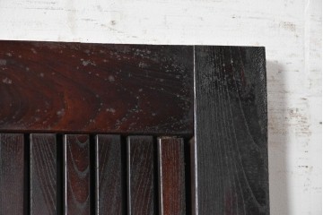 アンティーク建具　明治期　総欅(ケヤキ)材　巾着型の錠前金具が存在感を放つ格子蔵戸1枚　(R-090638)
