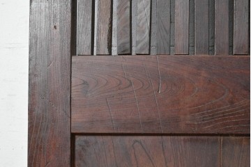 アンティーク建具　明治期　総欅(ケヤキ)材　巾着型の錠前金具が存在感を放つ格子蔵戸1枚　(R-090638)