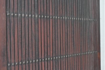 アンティーク建具　明治期　総欅(ケヤキ)材　ダイヤル式の錠と獅子の金具が印象的な格子蔵戸1枚　(R-090639)
