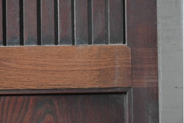 アンティーク建具　明治期　総欅(ケヤキ)材　ダイヤル式の錠と獅子の金具が印象的な格子蔵戸1枚　(R-090639)