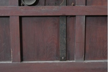 アンティーク建具　明治期　総欅(ケヤキ)材　ダイヤル式の錠と獅子の金具が印象的な格子蔵戸1枚　(R-090639)