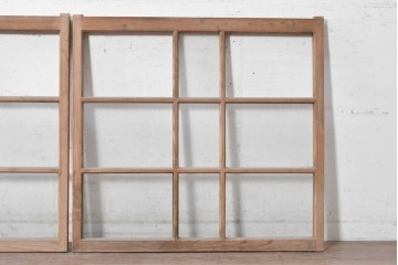 アンティーク建具　昭和初期から昭和中期　すっきりとした桟組がレトロなガラス窓2枚セット　(R-090640)