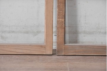 アンティーク建具　昭和初期から昭和中期　すっきりとした桟組がレトロなガラス窓2枚セット　(R-090640)