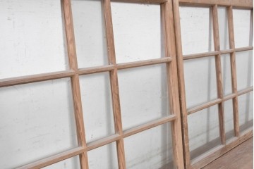 アンティーク建具　昭和初期から昭和中期　すっきりとした桟組がレトロなガラス窓2枚セット　(R-090640)