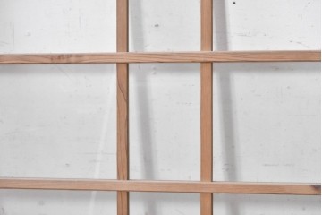 アンティーク建具　昭和初期から昭和中期　すっきりとした桟組がレトロなガラス窓2枚セット　(R-090640)