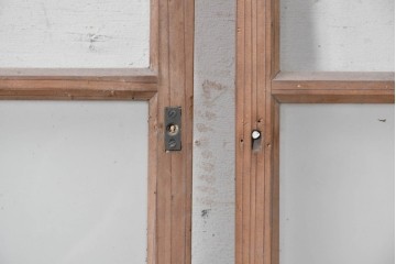 アンティーク建具　昭和初期から昭和中期　透明ガラスとすりガラスを組み合わせたレトロな窓2枚セット　(R-090643)