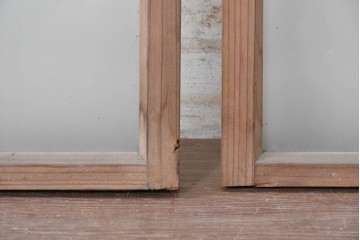 アンティーク建具　昭和初期から昭和中期　透明ガラスとすりガラスを組み合わせたレトロな窓2枚セット　(R-090643)